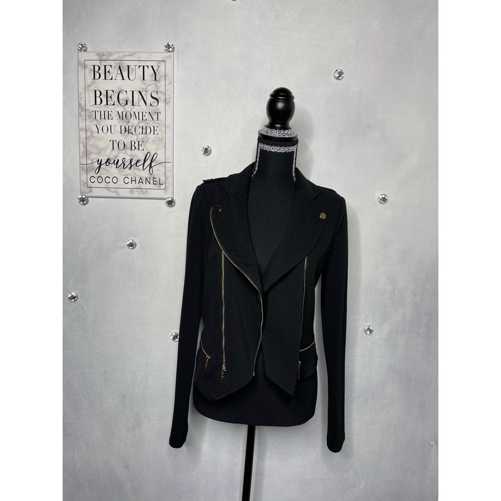 CUTE BLACK JACKET